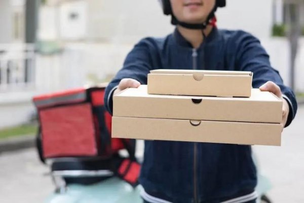 金铺子配资 体制内95后，上班写材料，下班送外卖